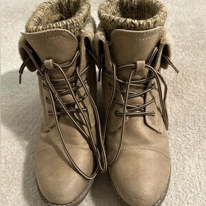 Cliffs by White Mountain combat boots